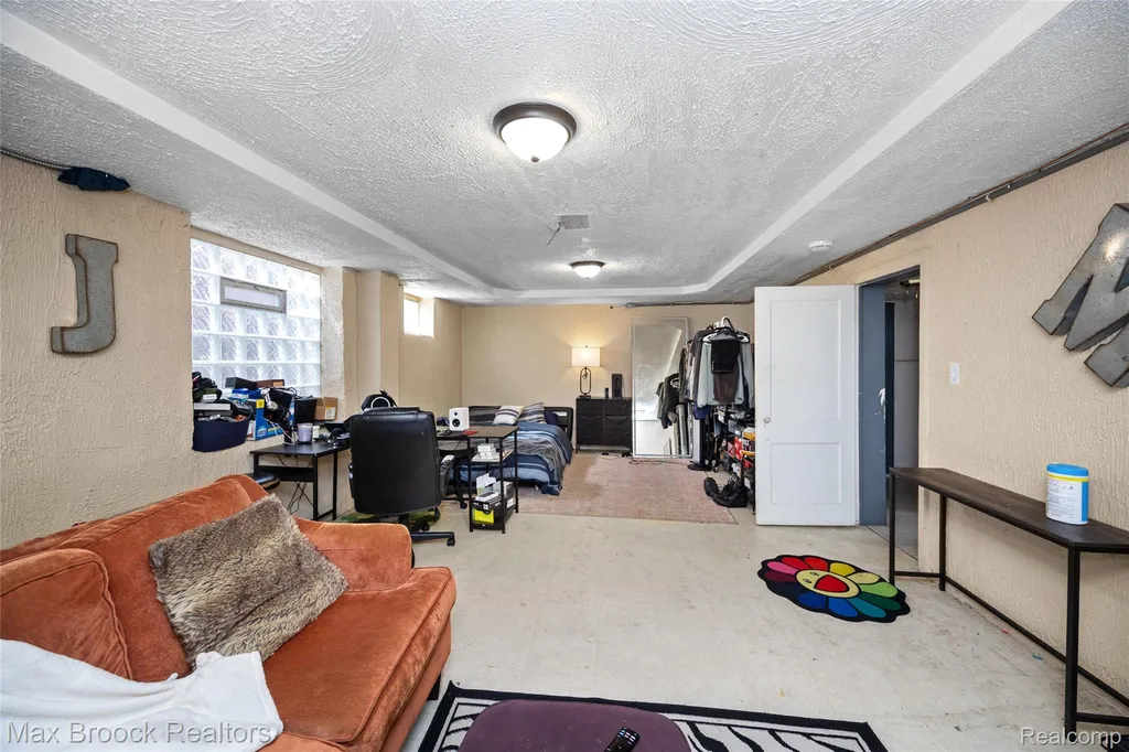 20096 Shrewsbury Road Detroit City MI 48221