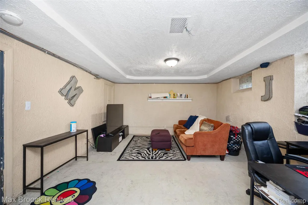 20096 Shrewsbury Road Detroit City MI 48221
