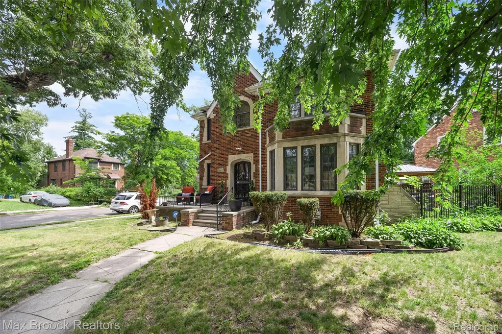 20096 Shrewsbury Road Detroit City MI 48221
