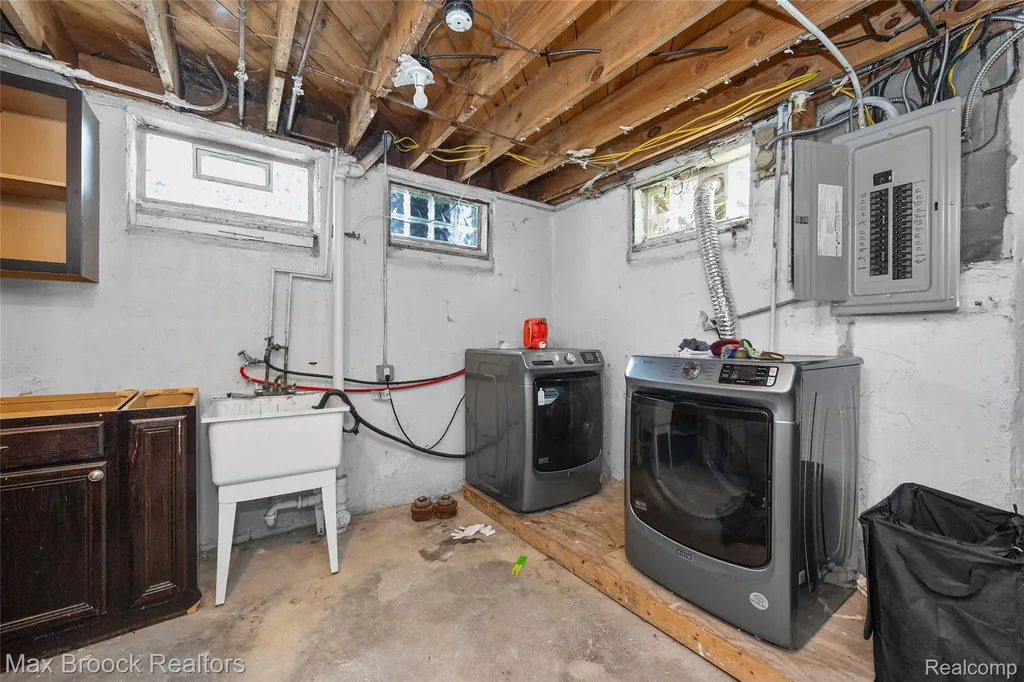 20096 Shrewsbury Road Detroit City MI 48221