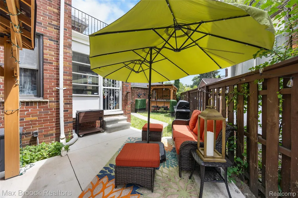 20096 Shrewsbury Road Detroit City MI 48221
