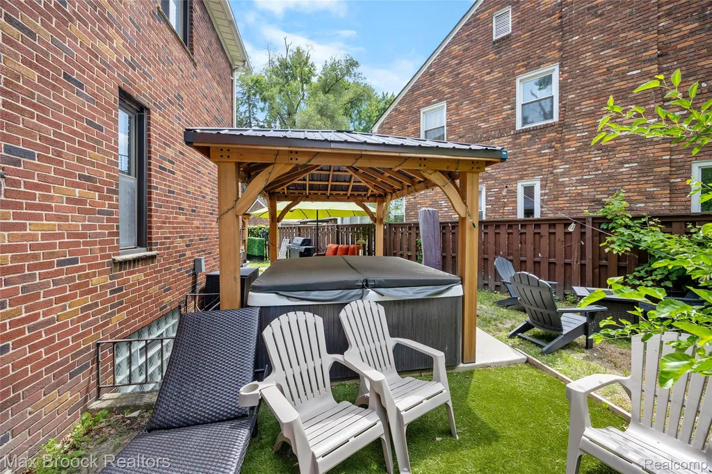 20096 Shrewsbury Road Detroit City MI 48221