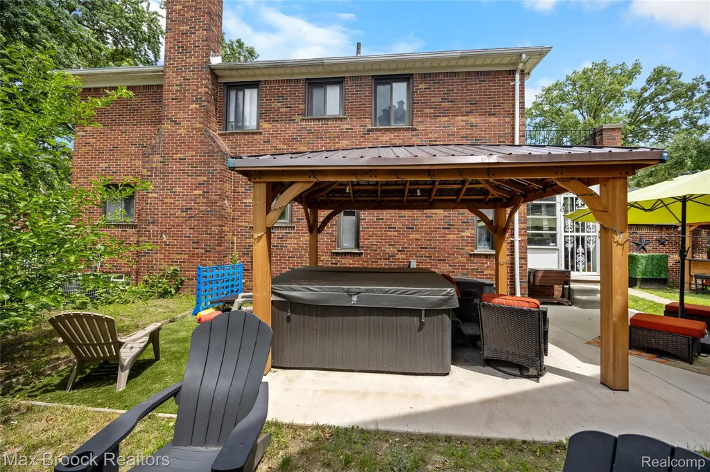 20096 Shrewsbury Road Detroit City MI 48221
