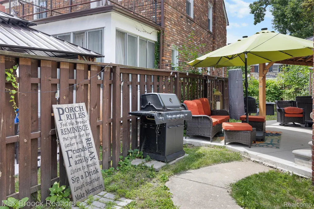 20096 Shrewsbury Road Detroit City MI 48221