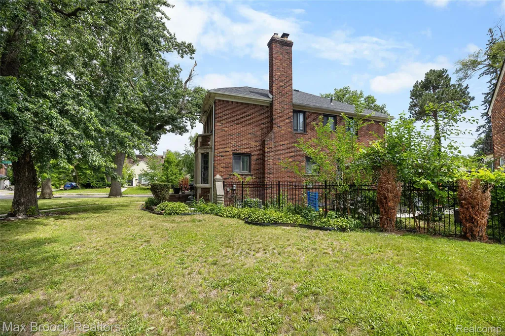 20096 Shrewsbury Road Detroit City MI 48221