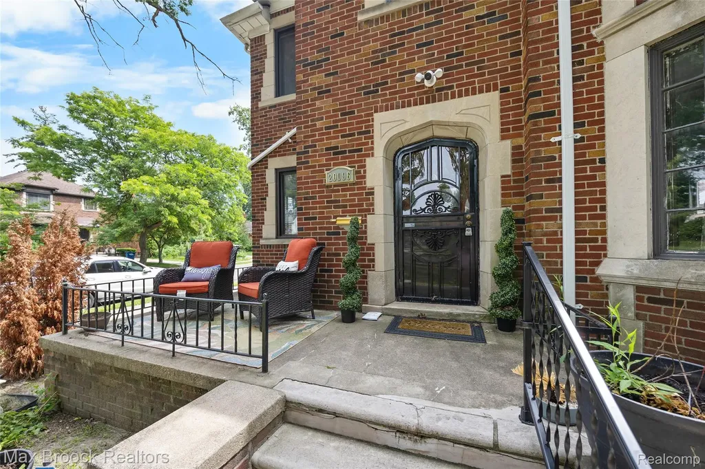 20096 Shrewsbury Road Detroit City MI 48221