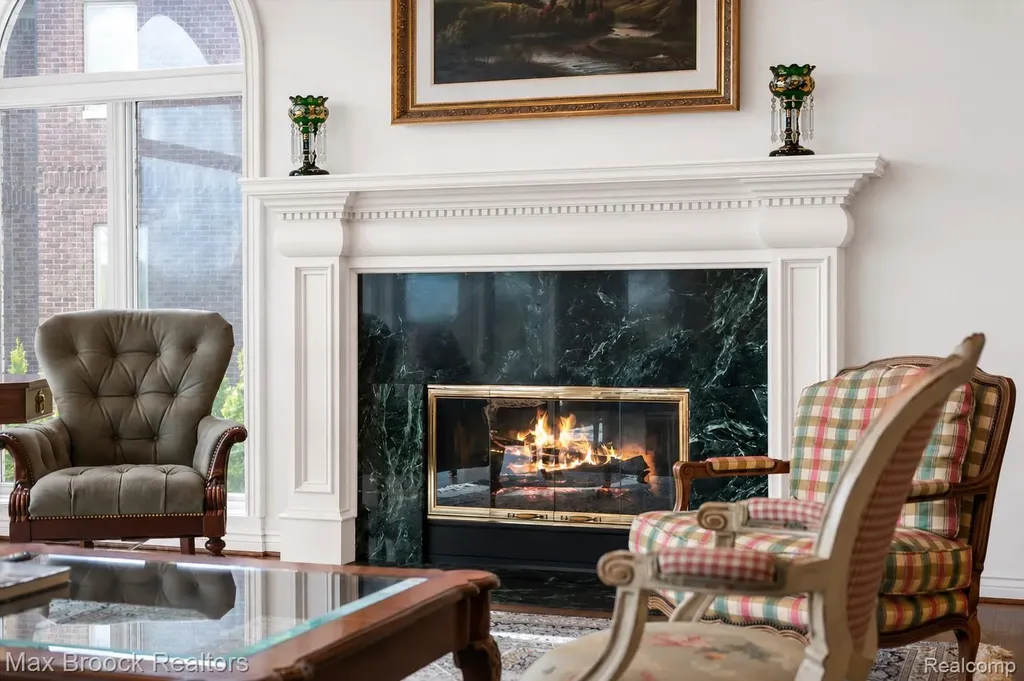1832 Long Lake Shore Drive Bloomfield Charter Township MI 48302