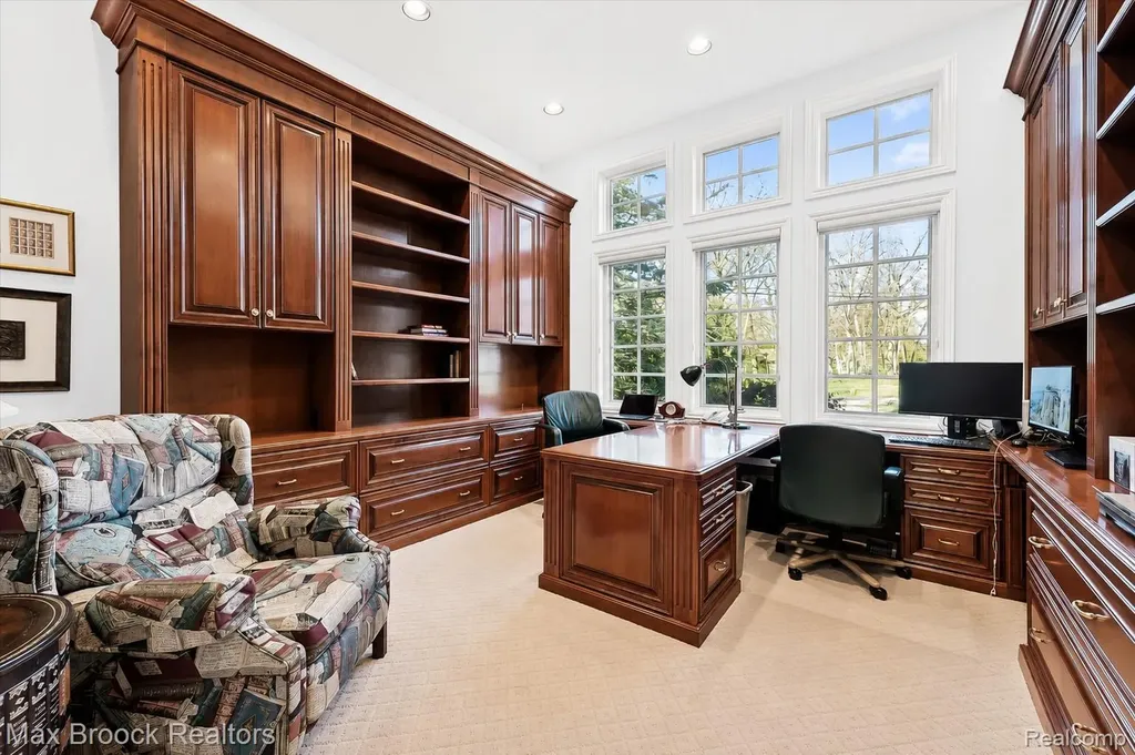 1832 Long Lake Shore Drive Bloomfield Charter Township MI 48302
