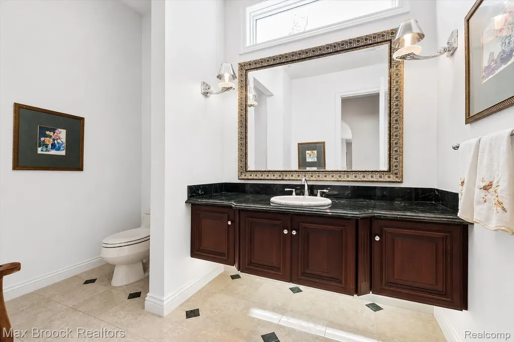 1832 Long Lake Shore Drive Bloomfield Charter Township MI 48302