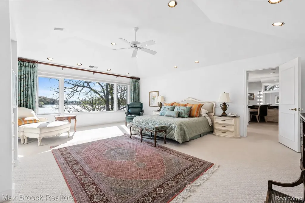 1832 Long Lake Shore Drive Bloomfield Charter Township MI 48302