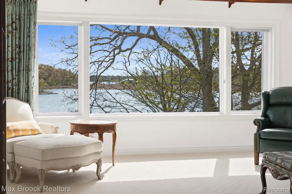 1832 Long Lake Shore Drive Bloomfield Charter Township MI 48302