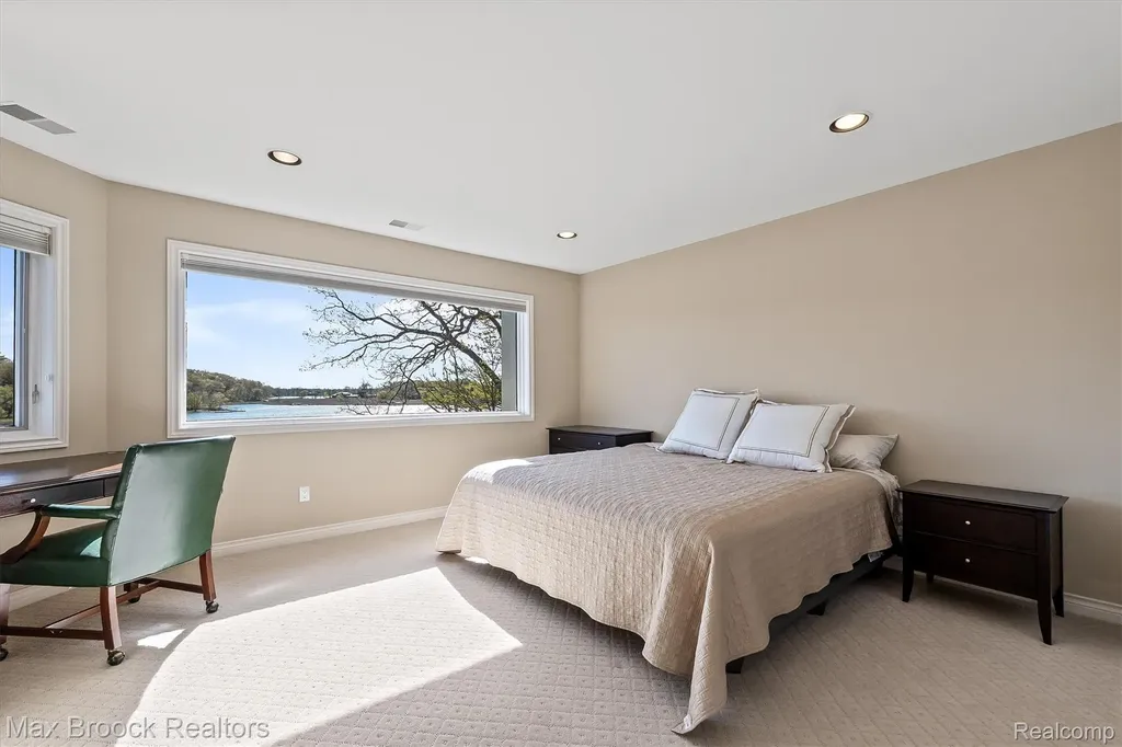 1832 Long Lake Shore Drive Bloomfield Charter Township MI 48302