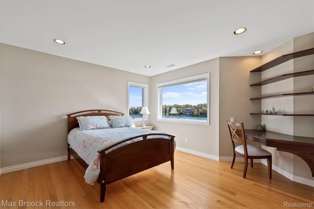 1832 Long Lake Shore Drive Bloomfield Charter Township MI 48302