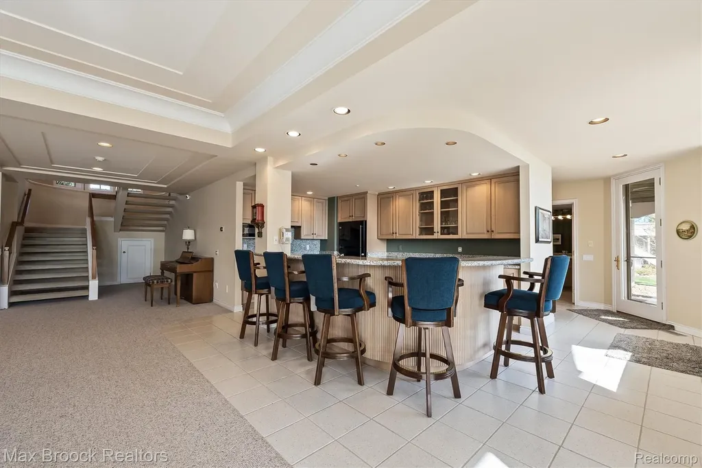 1832 Long Lake Shore Drive Bloomfield Charter Township MI 48302