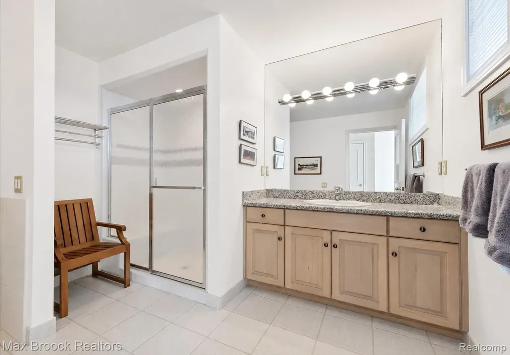 1832 Long Lake Shore Drive Bloomfield Charter Township MI 48302