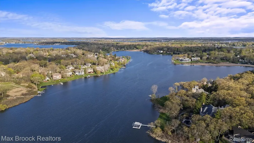 1832 Long Lake Shore Drive Bloomfield Charter Township MI 48302