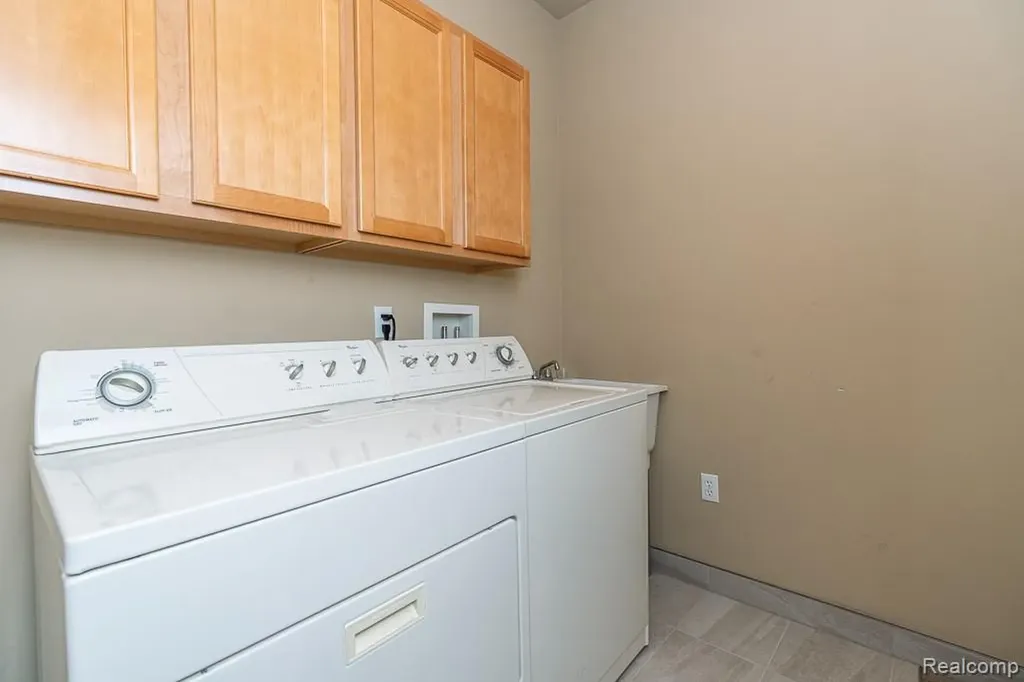 2230 Palmetto Commerce Charter Township MI 48382