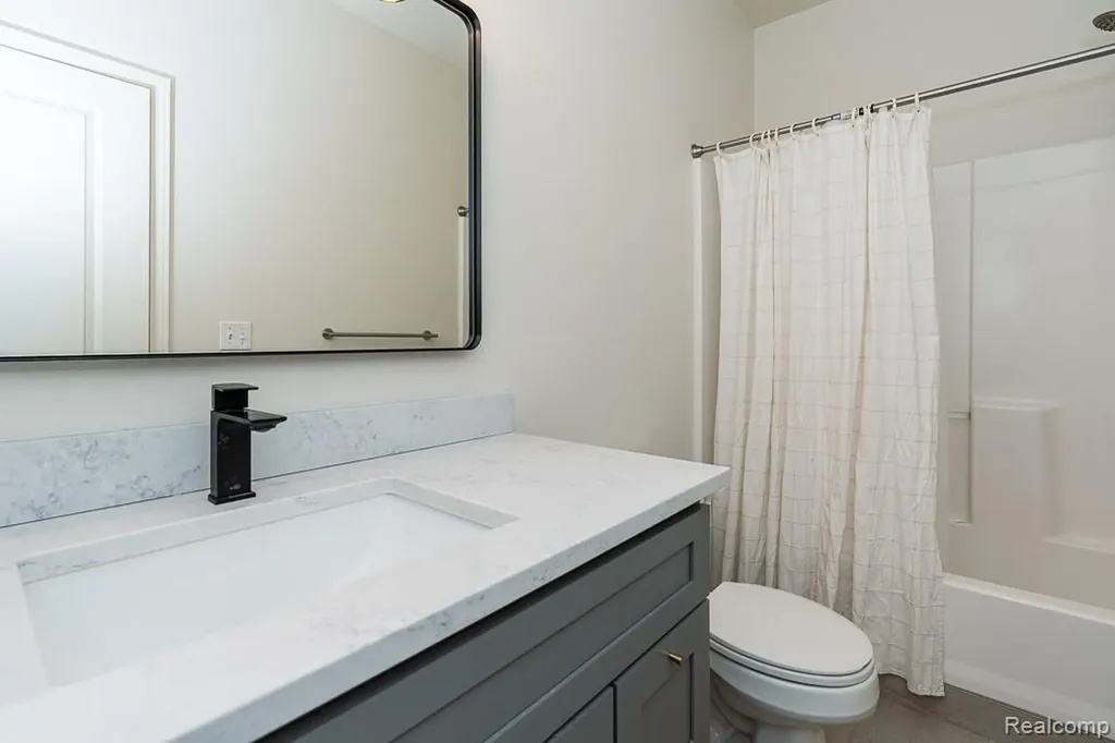 2230 Palmetto Commerce Charter Township MI 48382