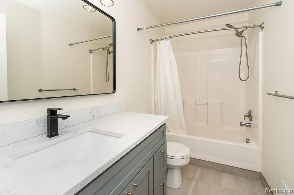 2230 Palmetto Commerce Charter Township MI 48382