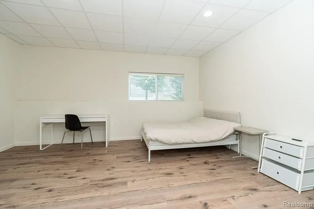 2230 Palmetto Commerce Charter Township MI 48382