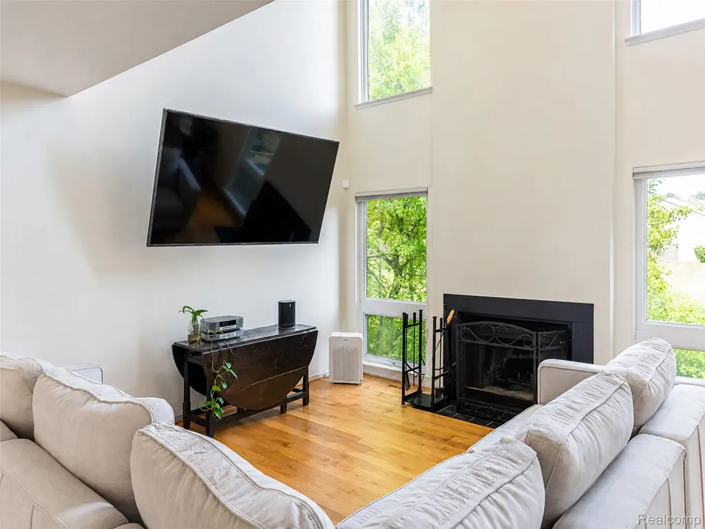 754 Ashley Circle Rochester Hills City MI 48307