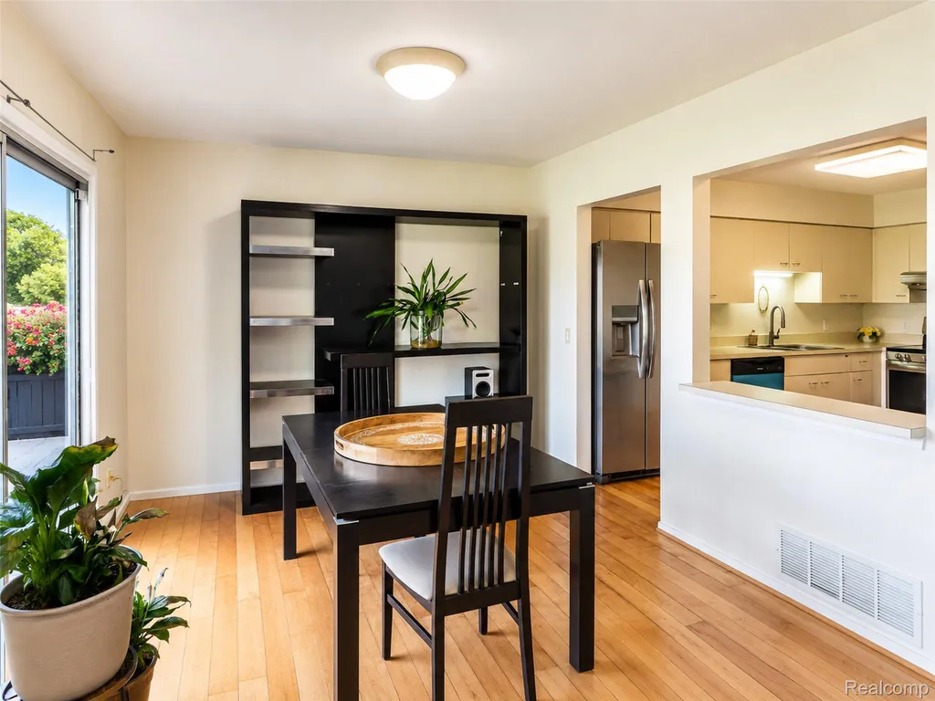754 Ashley Circle Rochester Hills City MI 48307