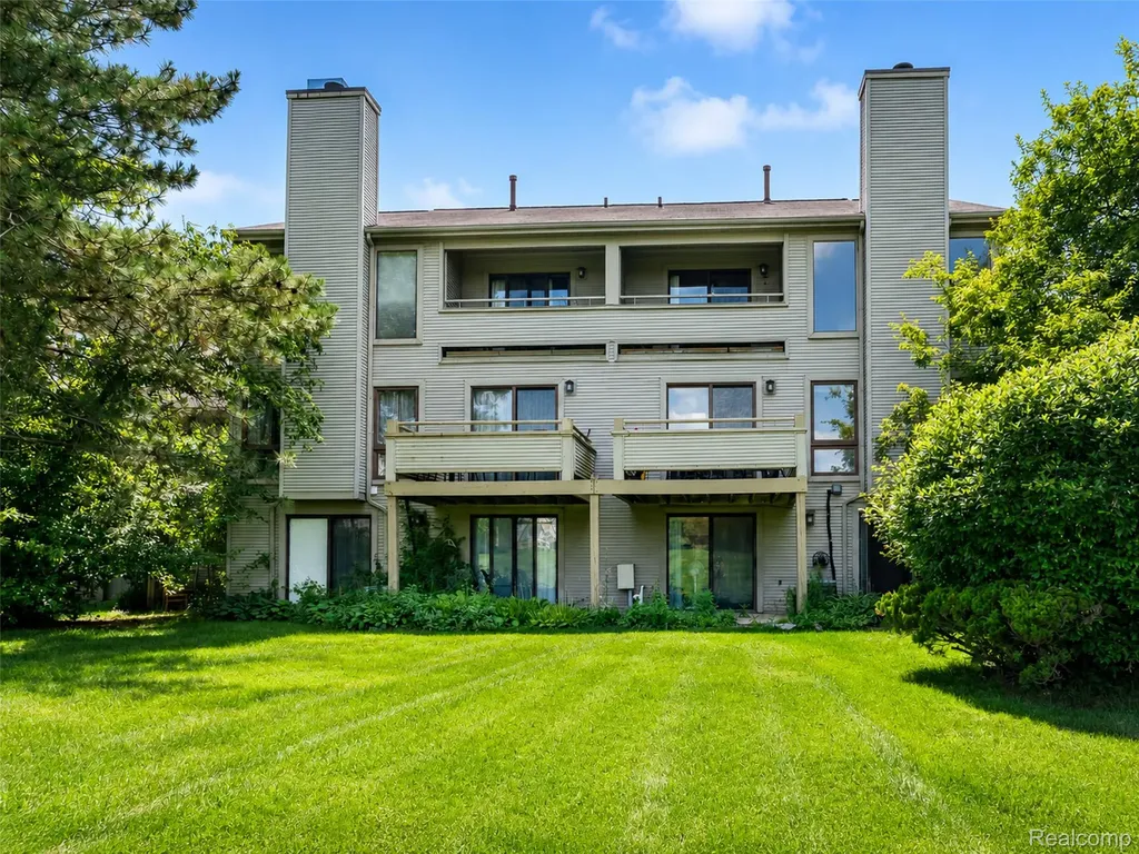 754 Ashley Circle Rochester Hills City MI 48307