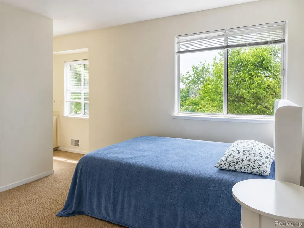 754 Ashley Circle Rochester Hills City MI 48307