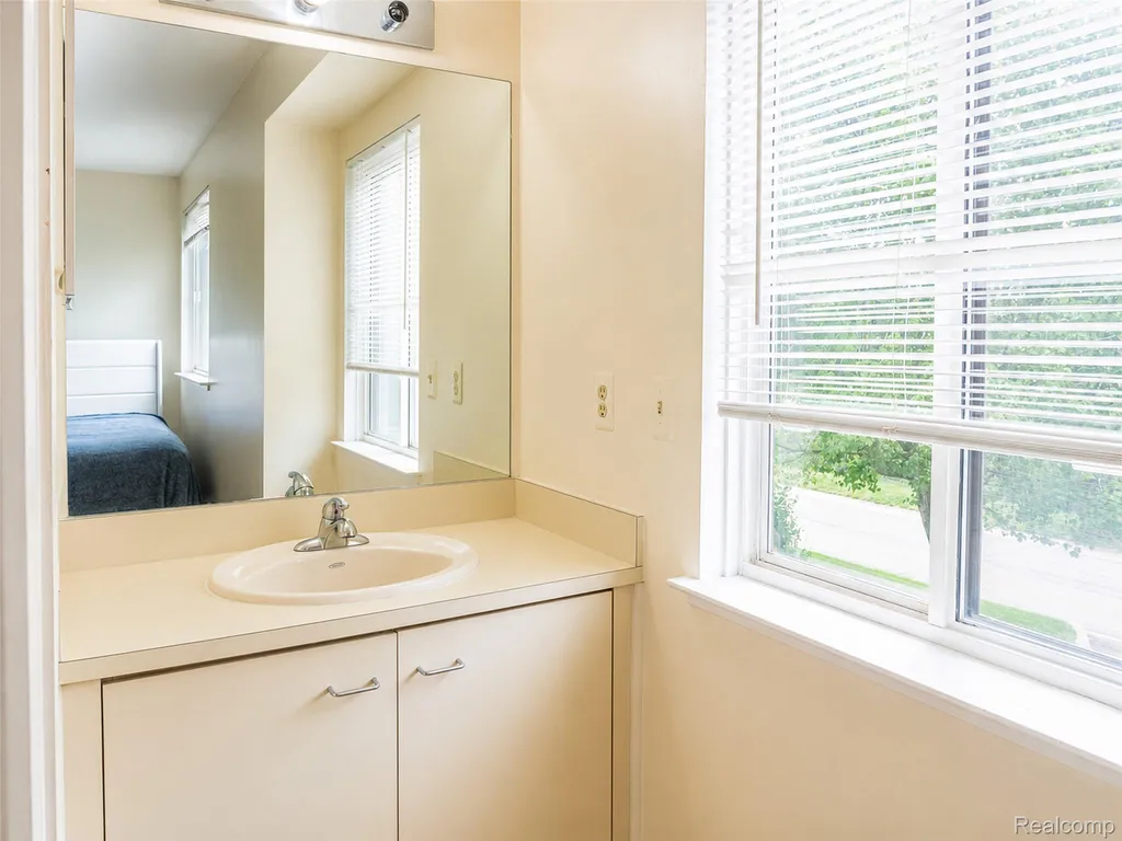 754 Ashley Circle Rochester Hills City MI 48307