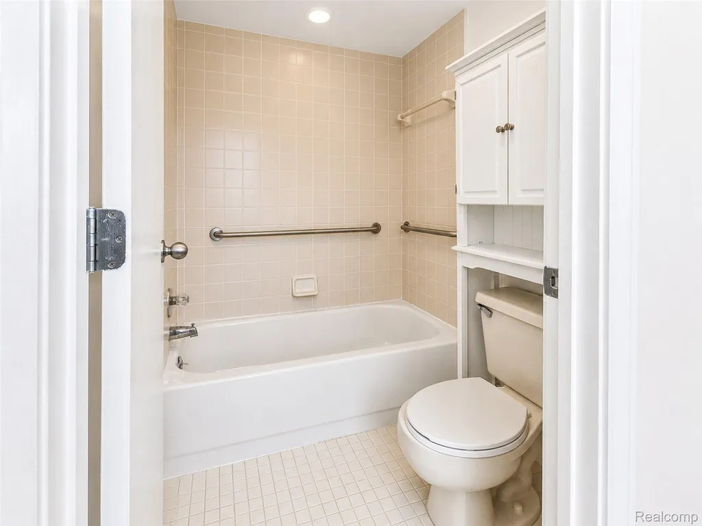 754 Ashley Circle Rochester Hills City MI 48307