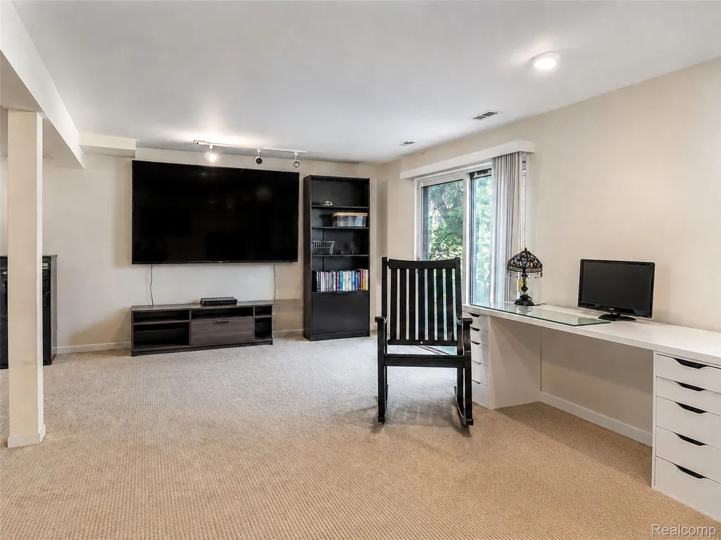 754 Ashley Circle Rochester Hills City MI 48307