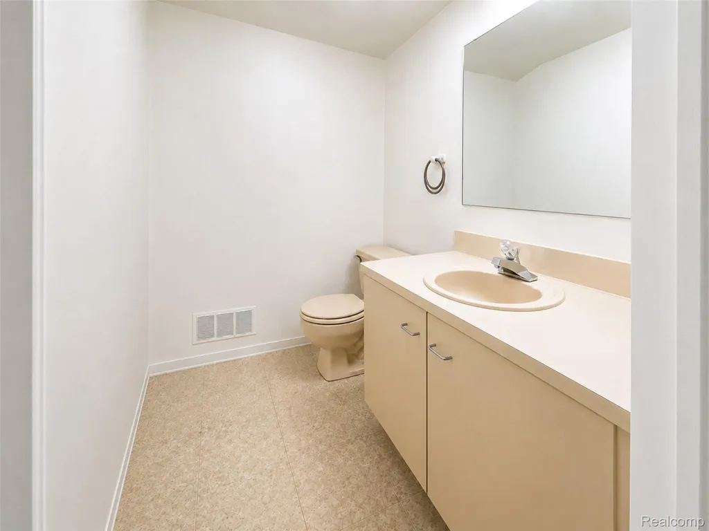 754 Ashley Circle Rochester Hills City MI 48307