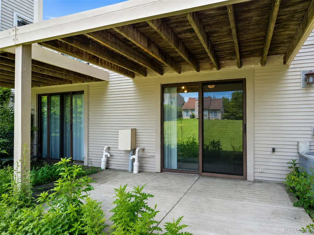 754 Ashley Circle Rochester Hills City MI 48307