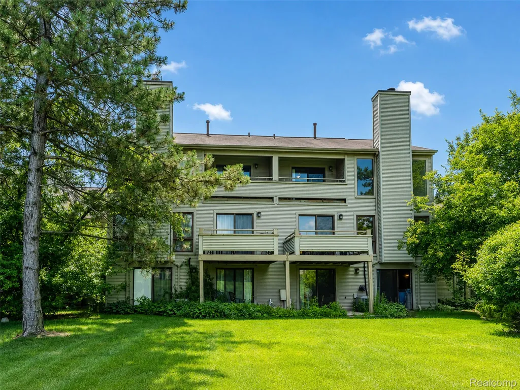 754 Ashley Circle Rochester Hills City MI 48307