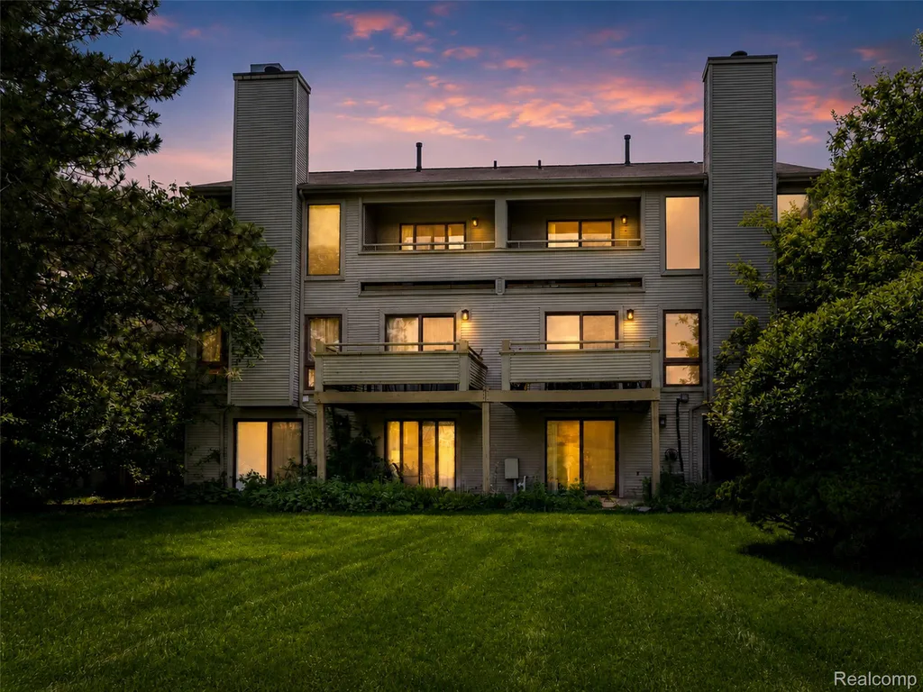 754 Ashley Circle Rochester Hills City MI 48307
