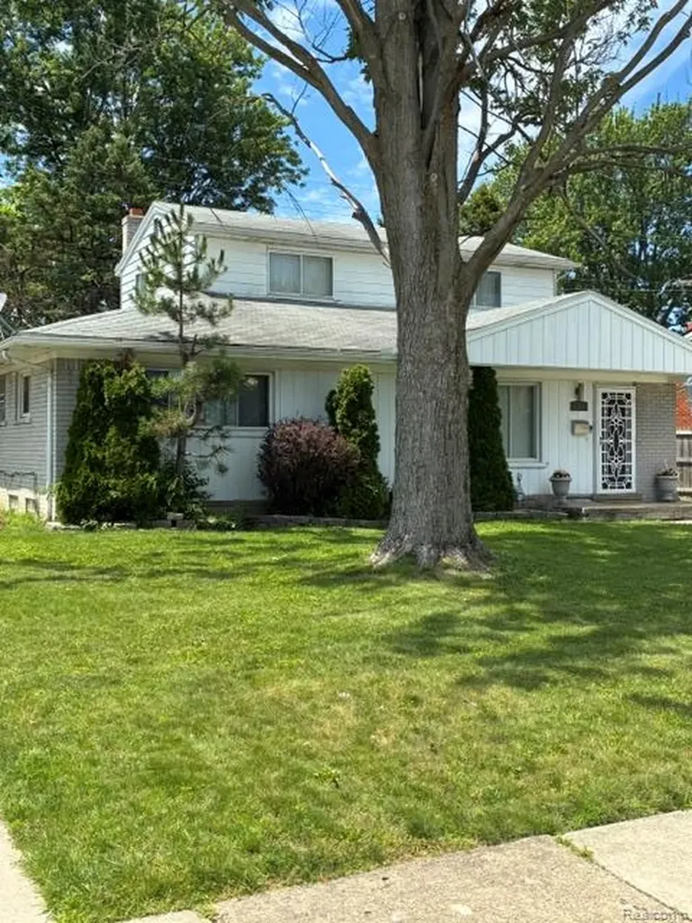 29249 Everett Street Southfield City MI 48076