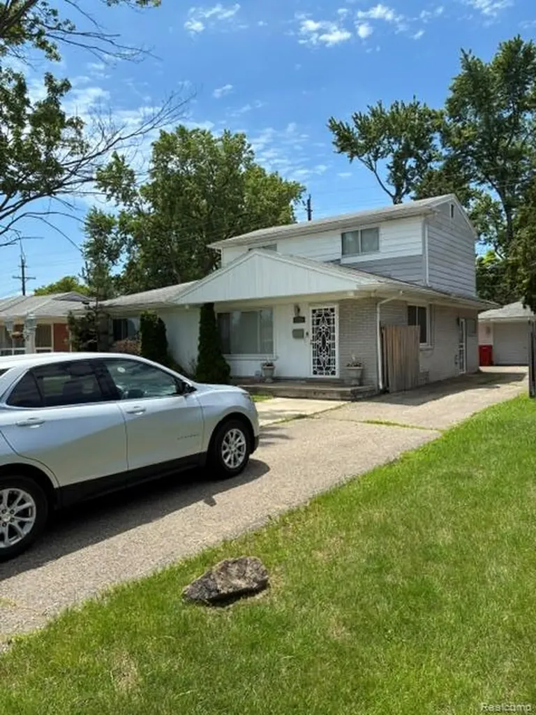 29249 Everett Street Southfield City MI 48076