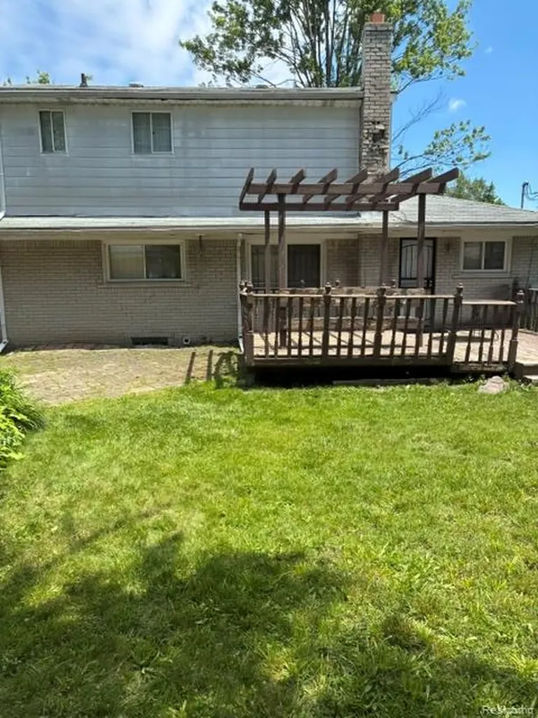 29249 Everett Street Southfield City MI 48076