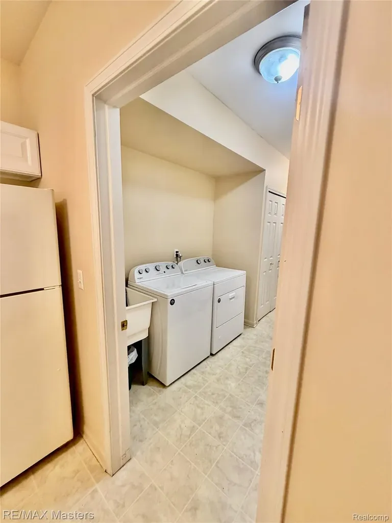 543 Mulberry Street Wyandotte City MI 48192