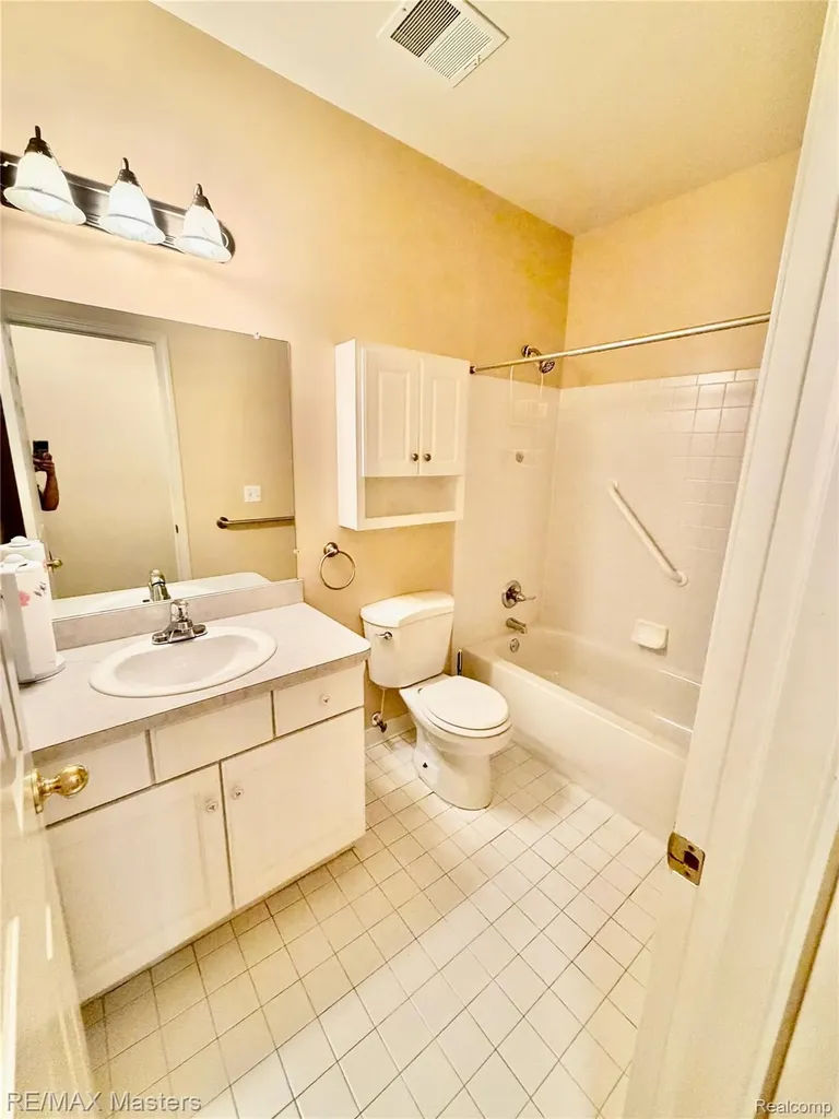 543 Mulberry Street Wyandotte City MI 48192