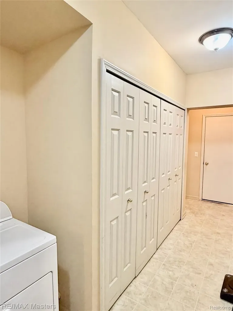 543 Mulberry Street Wyandotte City MI 48192