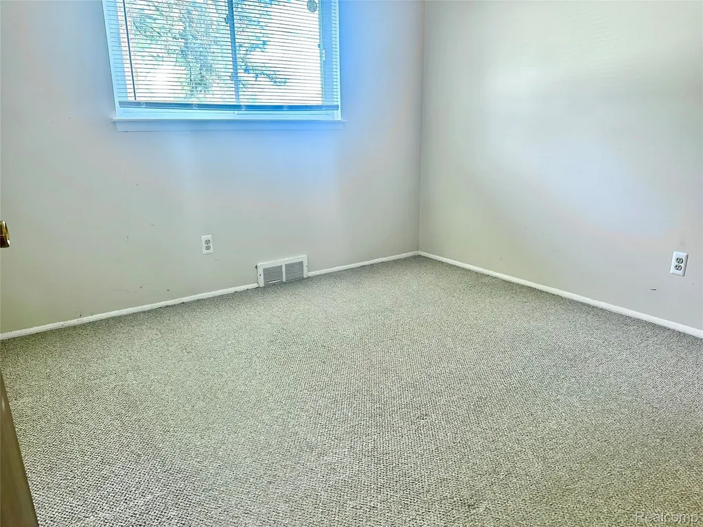 4541 Marlow Drive Warren City MI 48092
