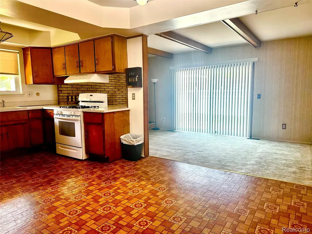 4541 Marlow Drive Warren City MI 48092