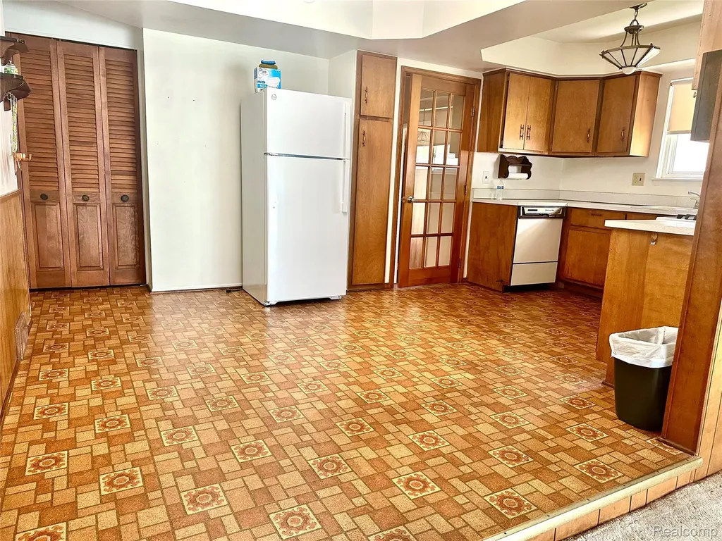 4541 Marlow Drive Warren City MI 48092