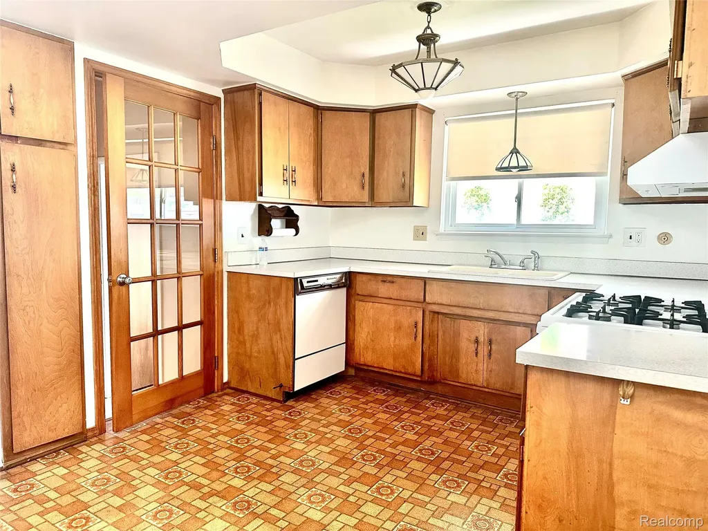 4541 Marlow Drive Warren City MI 48092