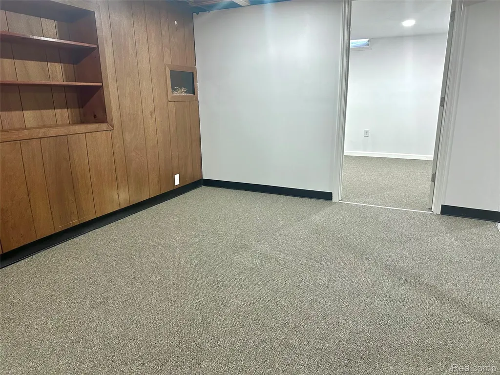 4541 Marlow Drive Warren City MI 48092