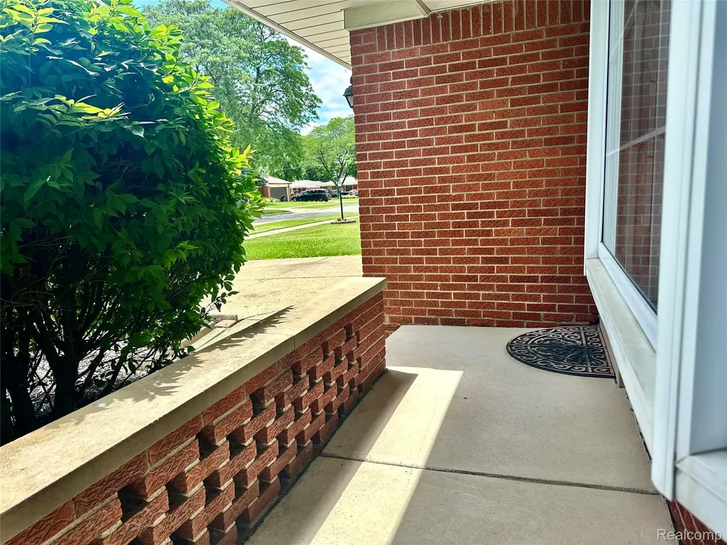 4541 Marlow Drive Warren City MI 48092