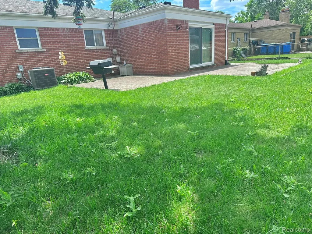 4541 Marlow Drive Warren City MI 48092