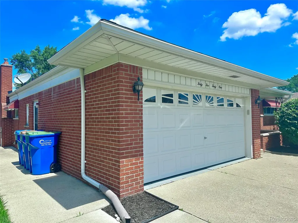 4541 Marlow Drive Warren City MI 48092