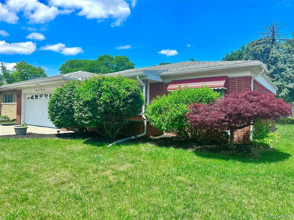 4541 Marlow Drive Warren City MI 48092